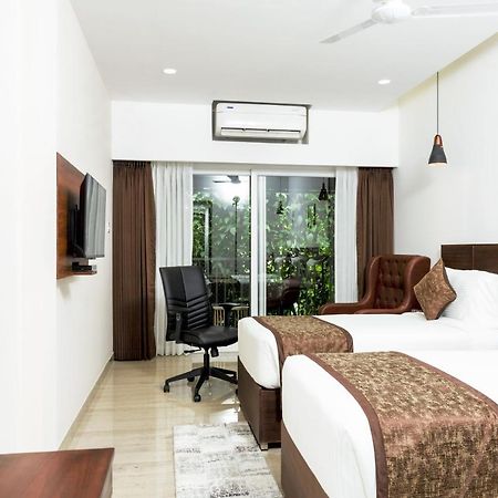 The Runway Hotel Kochi Екстер'єр фото