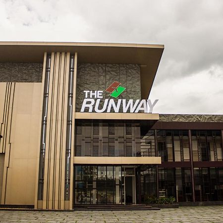The Runway Hotel Kochi Екстер'єр фото