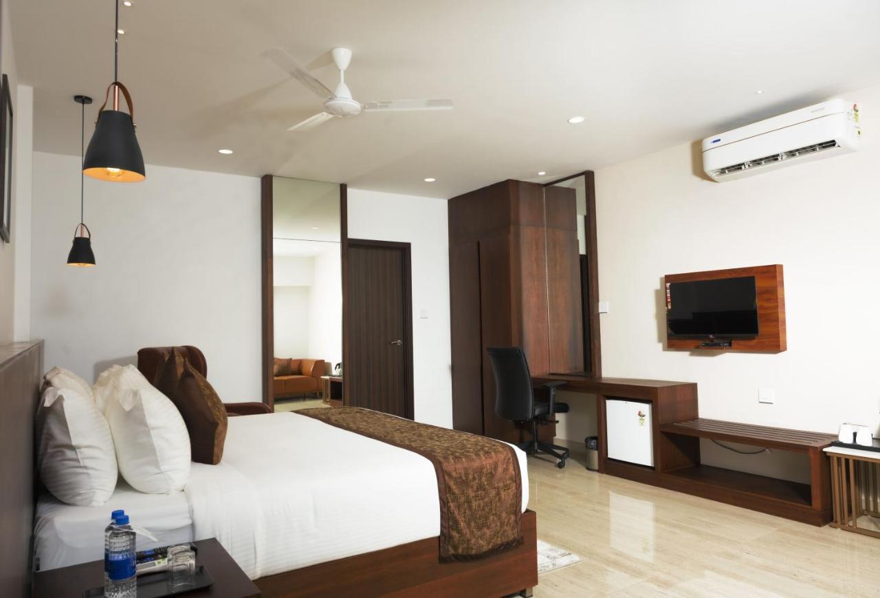 The Runway Hotel Kochi Екстер'єр фото