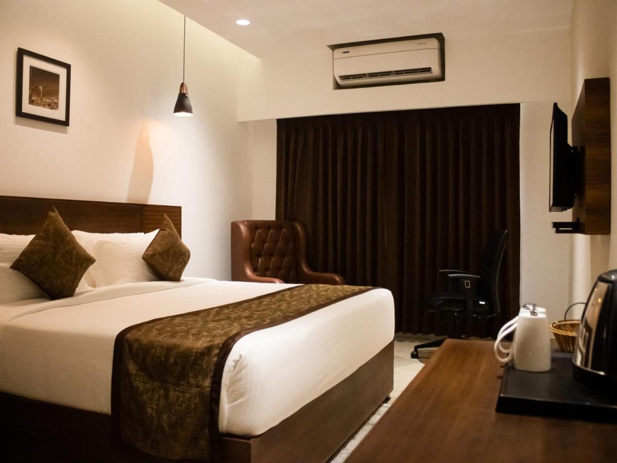 The Runway Hotel Kochi Екстер'єр фото
