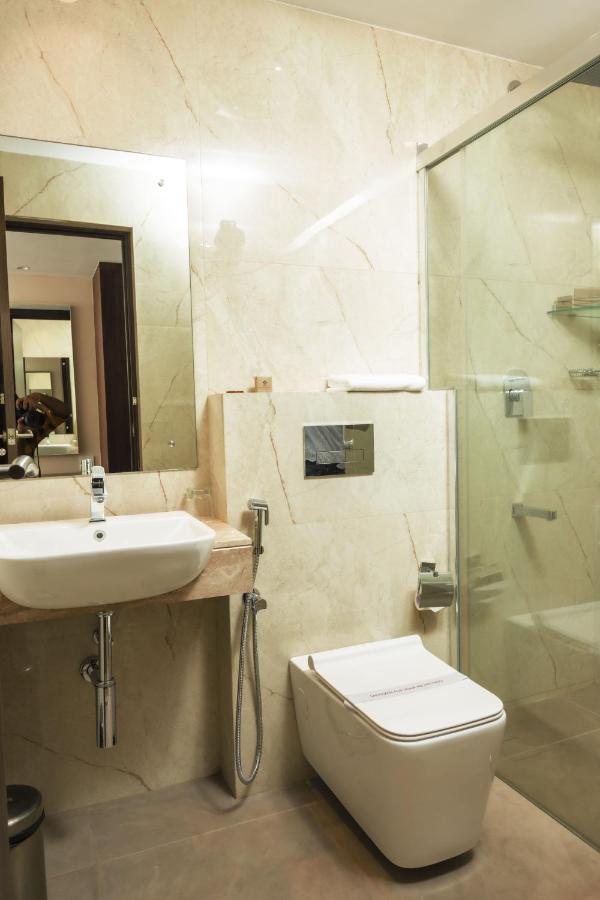 The Runway Hotel Kochi Екстер'єр фото