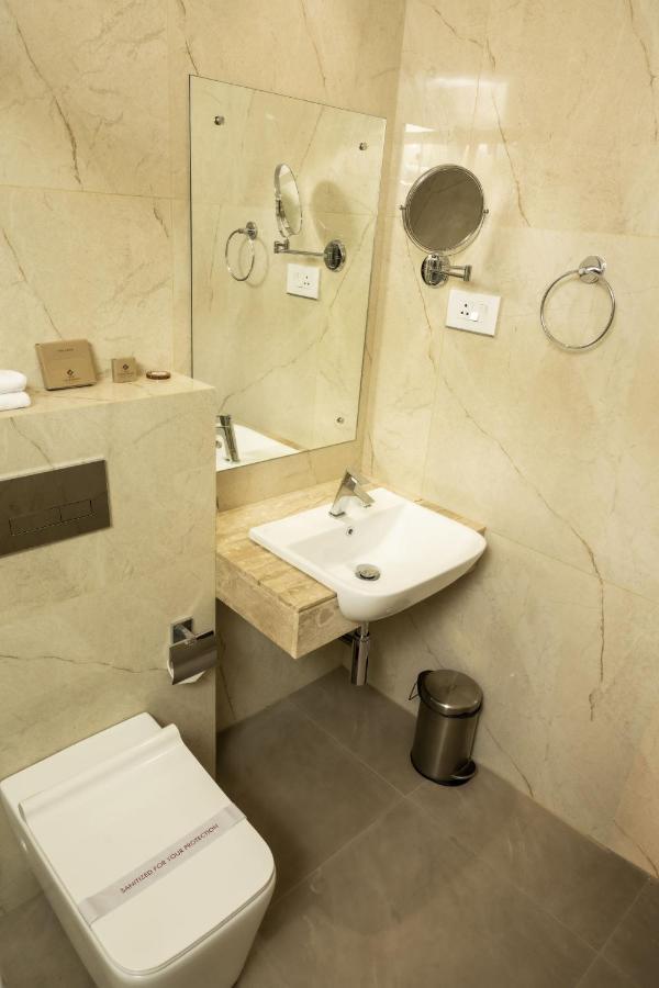 The Runway Hotel Kochi Екстер'єр фото