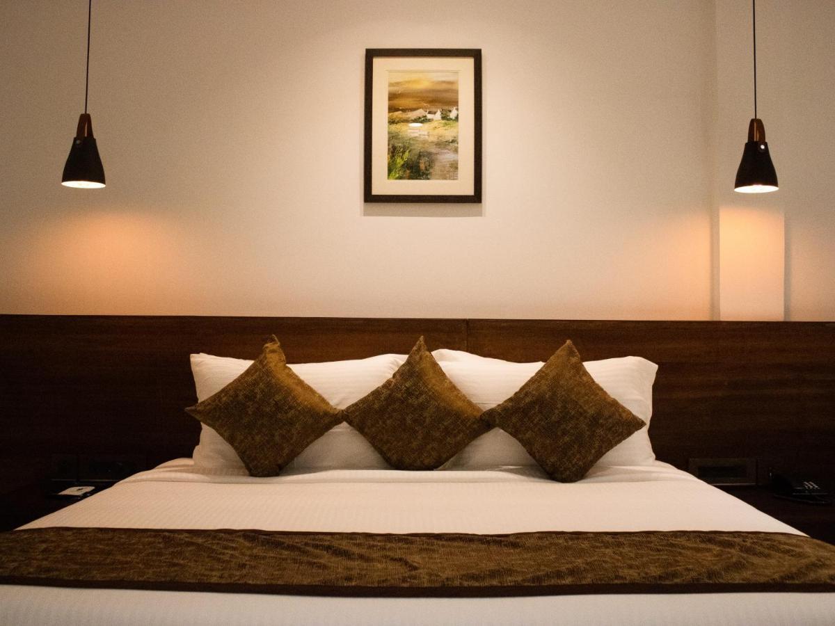 The Runway Hotel Kochi Екстер'єр фото