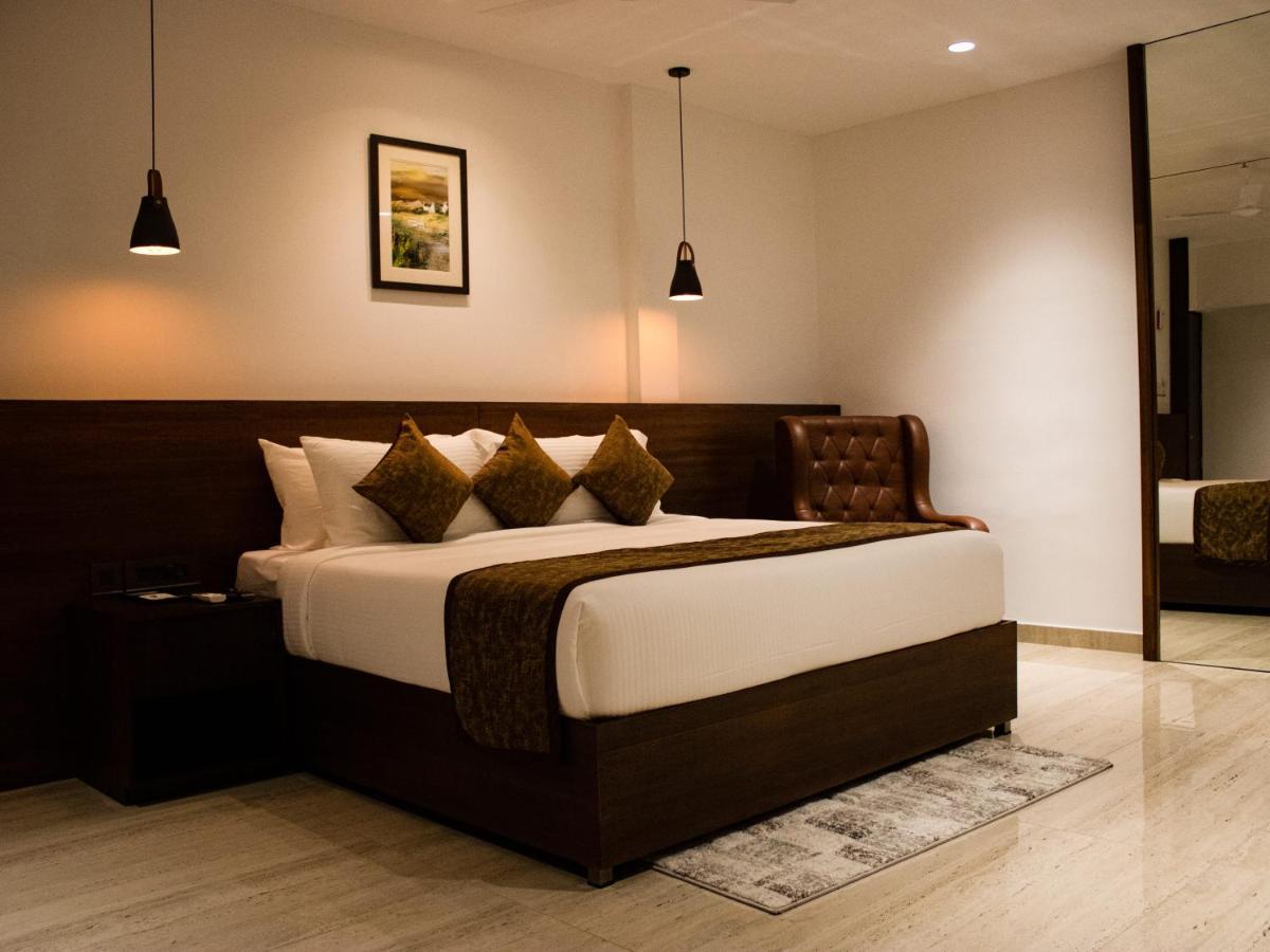 The Runway Hotel Kochi Екстер'єр фото