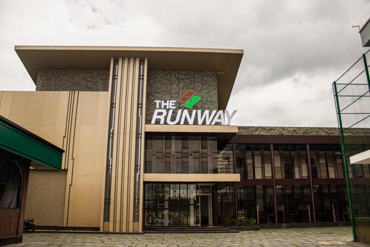 The Runway Hotel Kochi Екстер'єр фото
